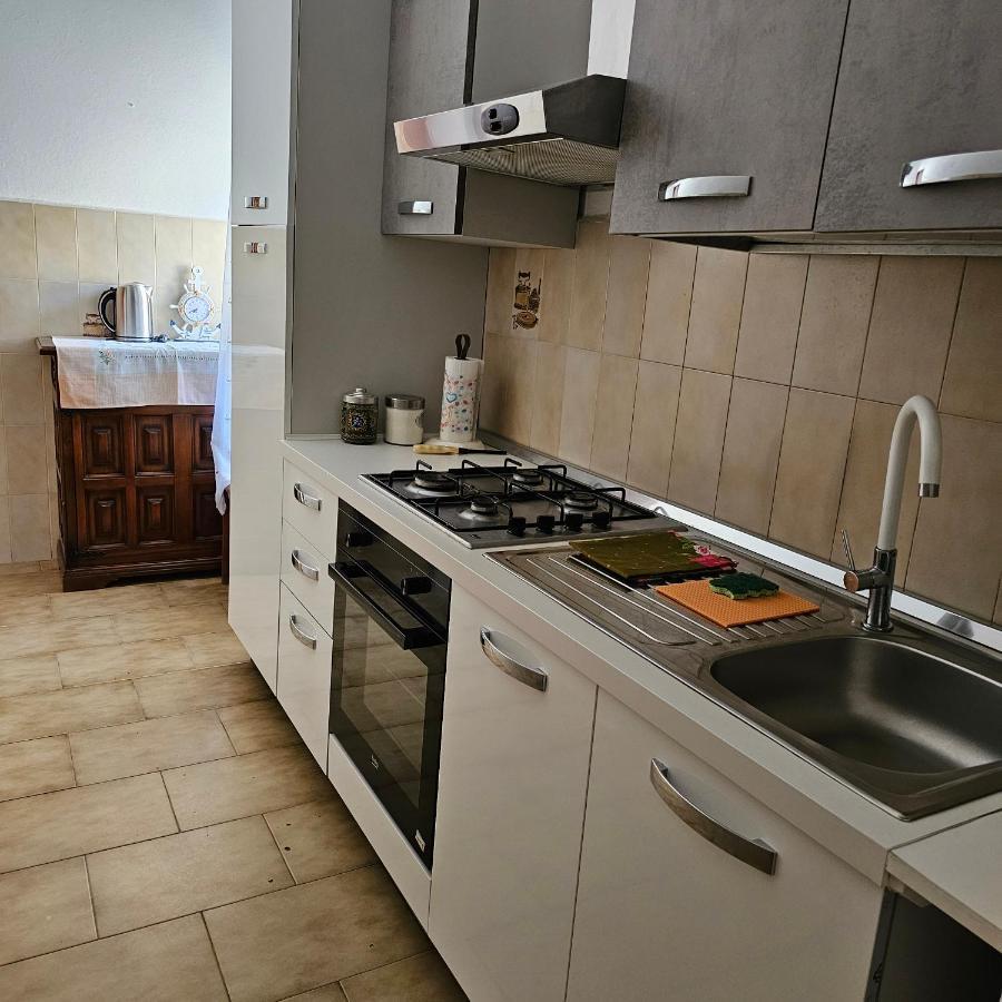 Appartamento A Telti Con Giardino Privato E Posto Auto Exterior photo
